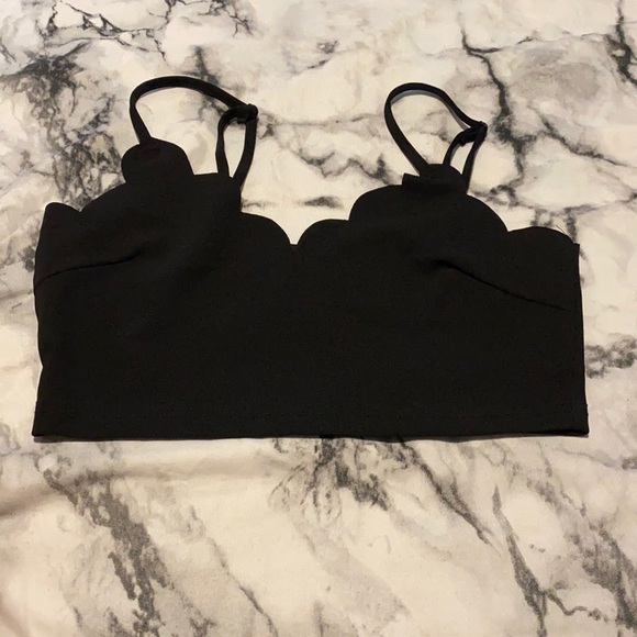 NWT shein black scalloped crop top - Picture 2 of 7